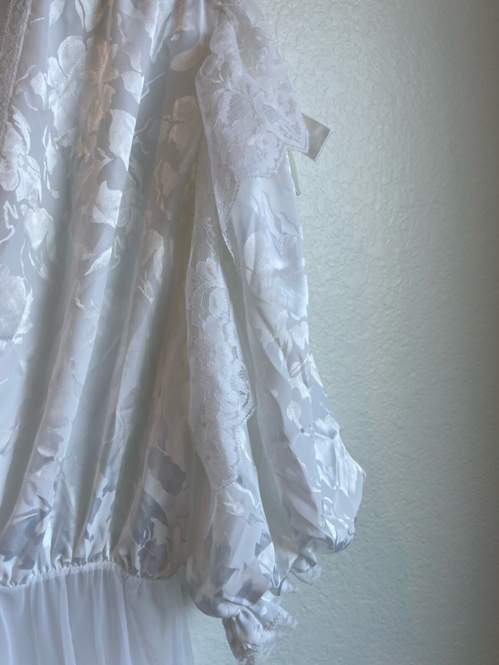 Val Mode Lingerie White Lace-Trim Peignoir • Large - Picture 9 of 14
